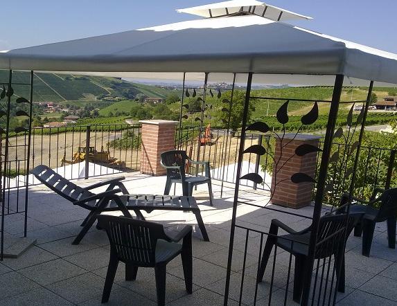 مبيت وإفطار Neviglie La Terrazza Del Barbaresco المظهر الخارجي الصورة