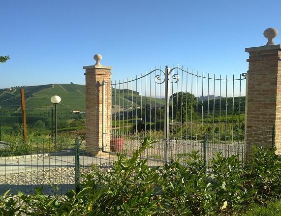 مبيت وإفطار Neviglie La Terrazza Del Barbaresco المظهر الخارجي الصورة