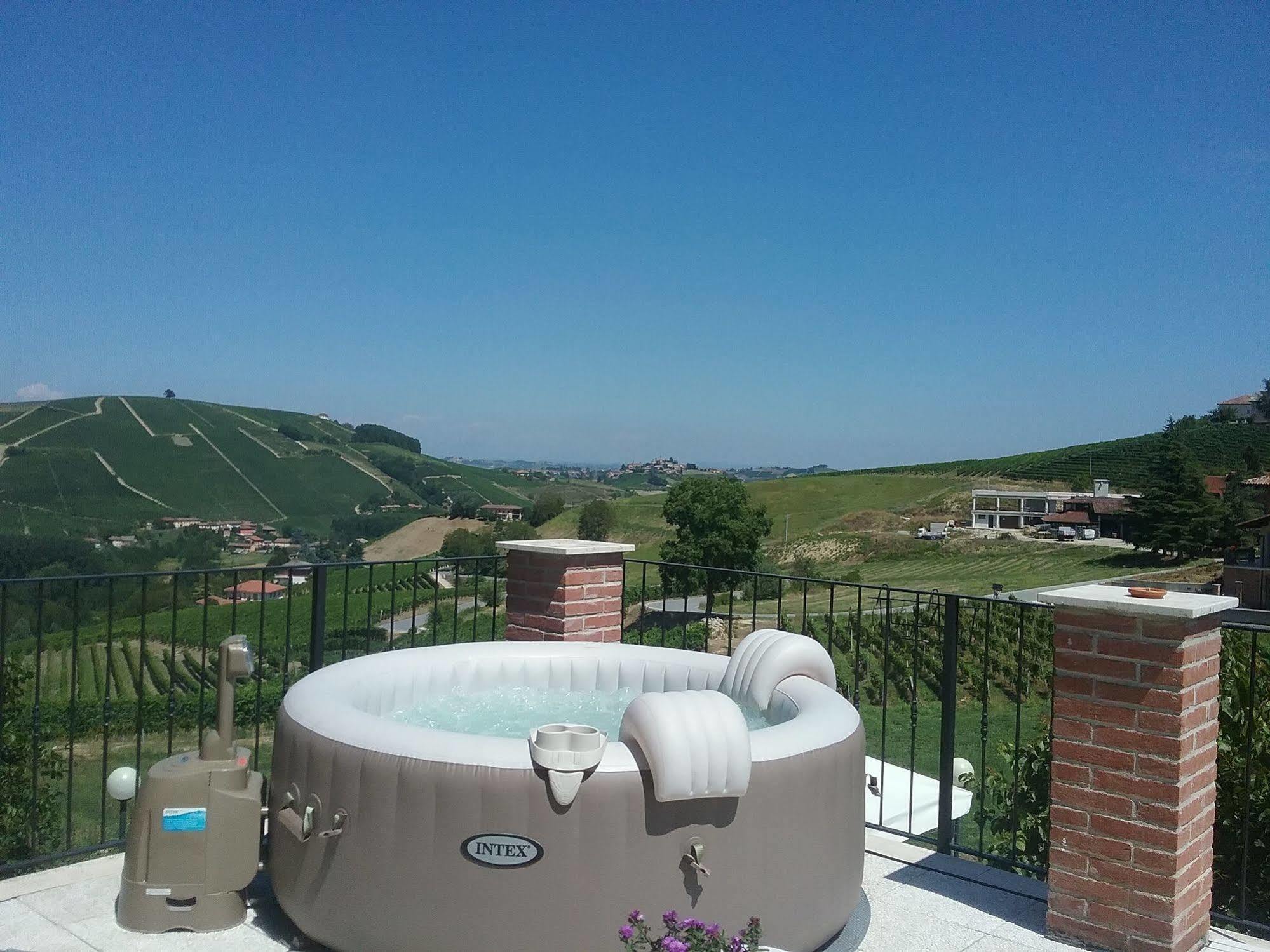 مبيت وإفطار Neviglie La Terrazza Del Barbaresco المظهر الخارجي الصورة